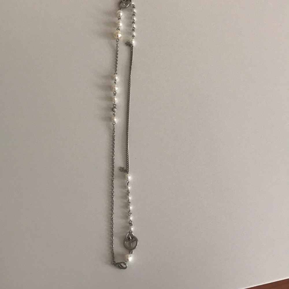 I’m selling a necklace